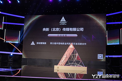 捏胸吃奶吻胸免费视频日本
